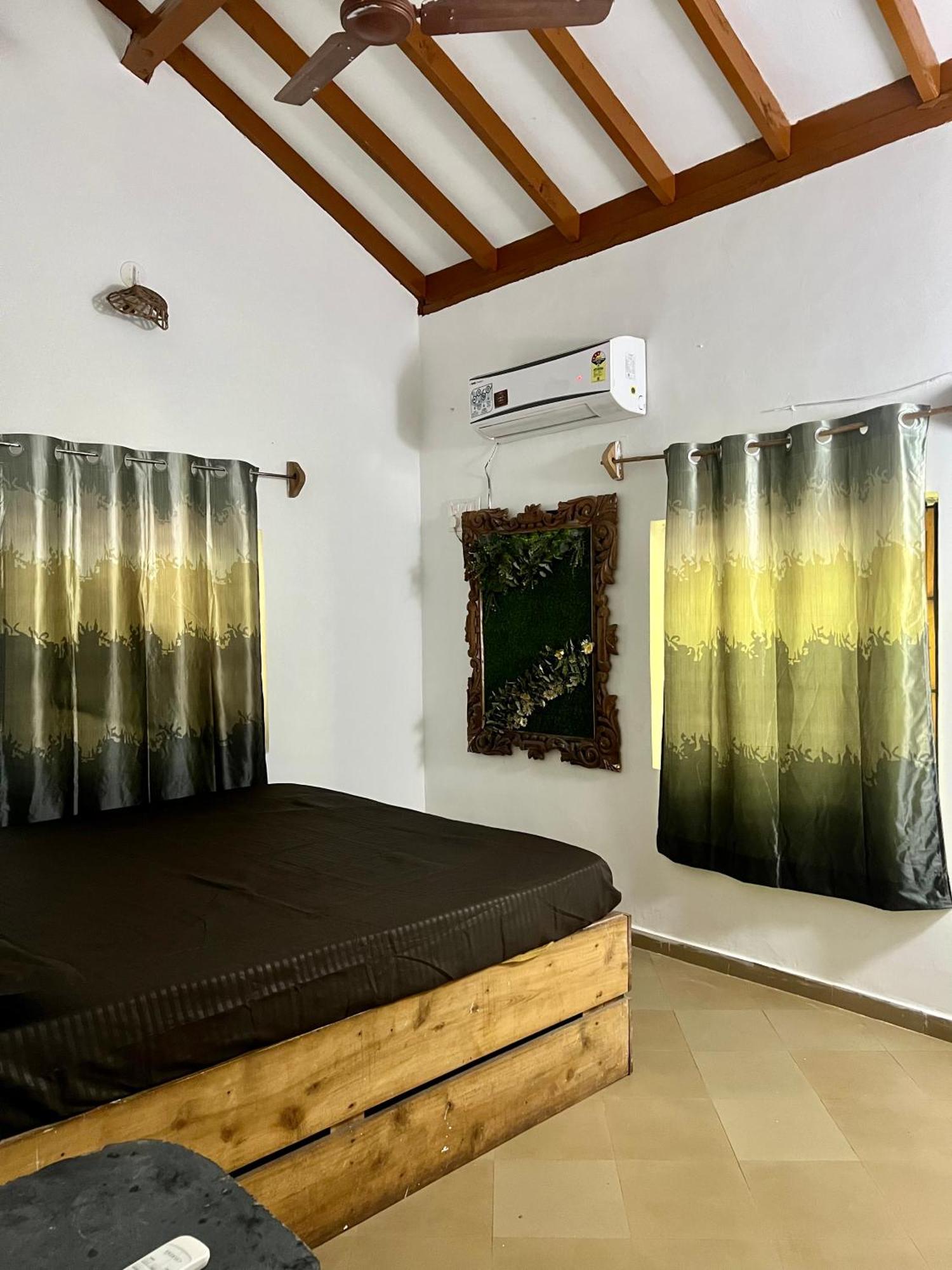 The Sunset Chalet Anjuna Exterior photo