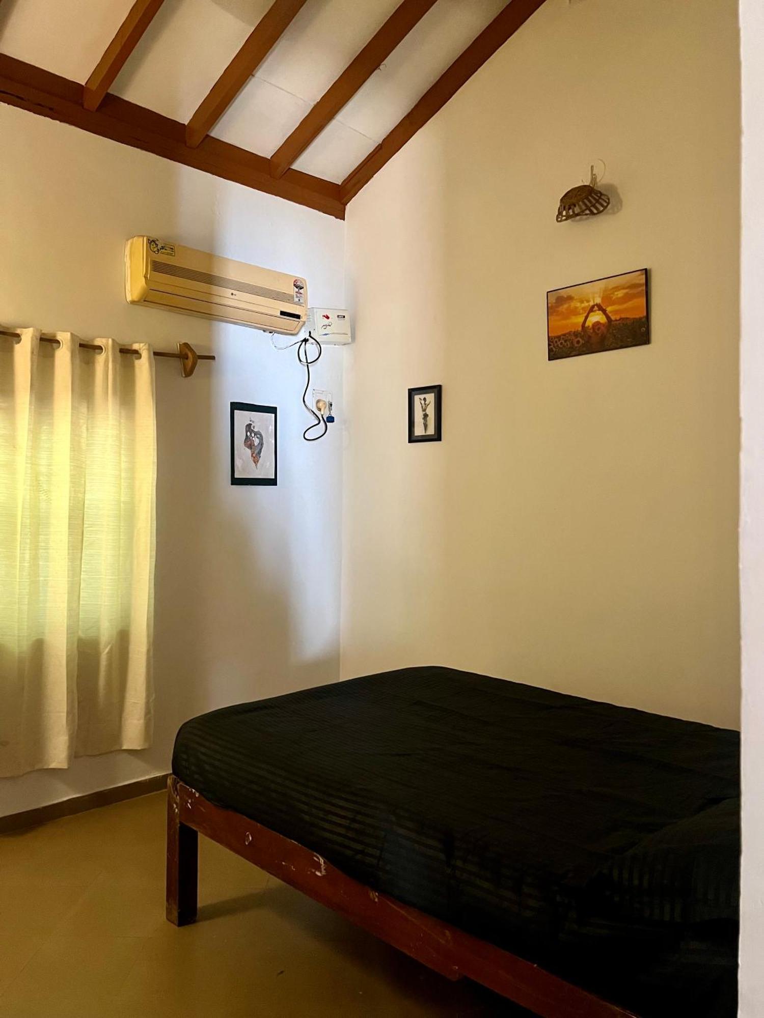 The Sunset Chalet Anjuna Exterior photo